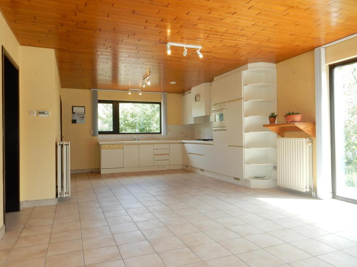 Alleenstaande woning met loods 