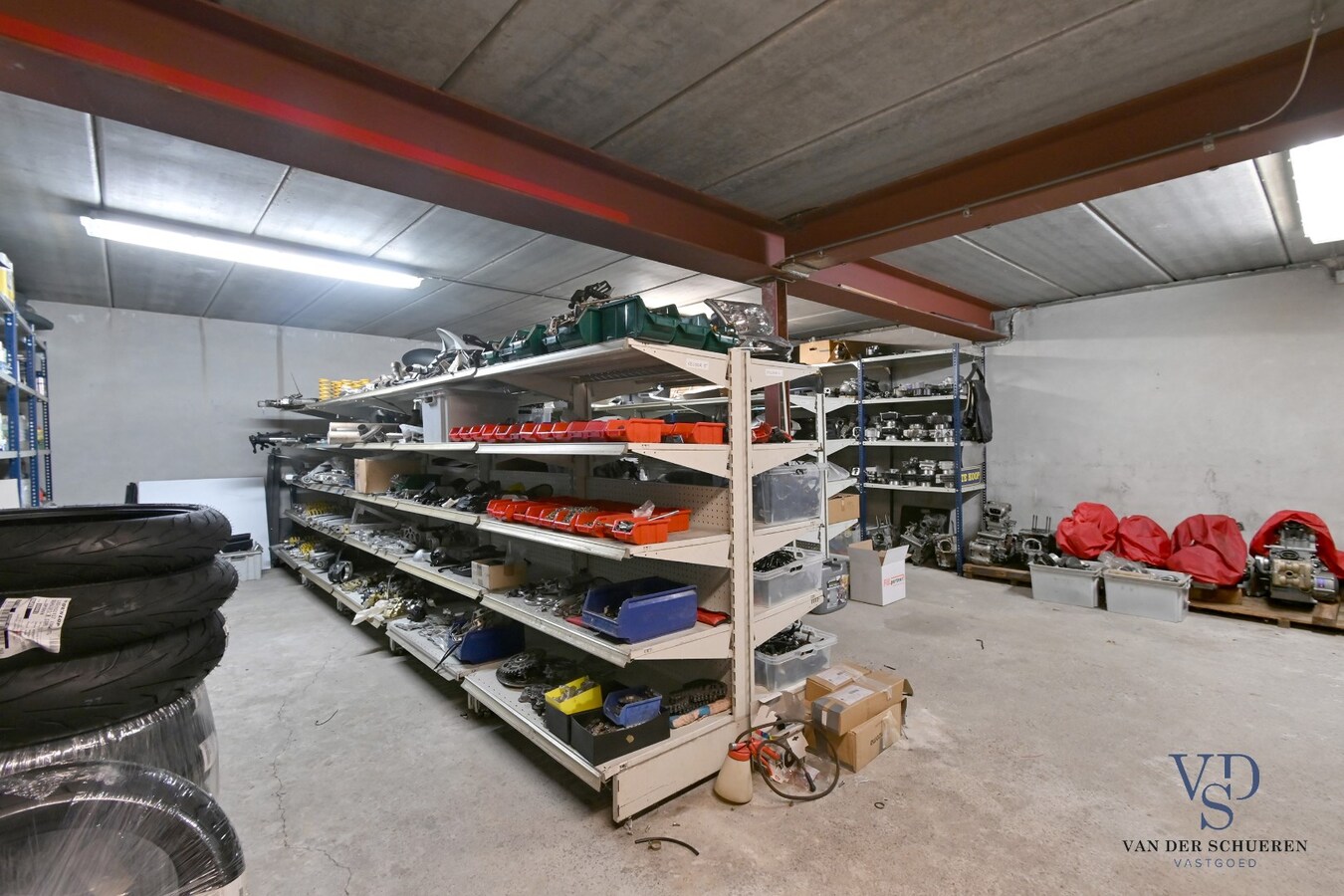 Multifunktioneel pand op top-ligging. 