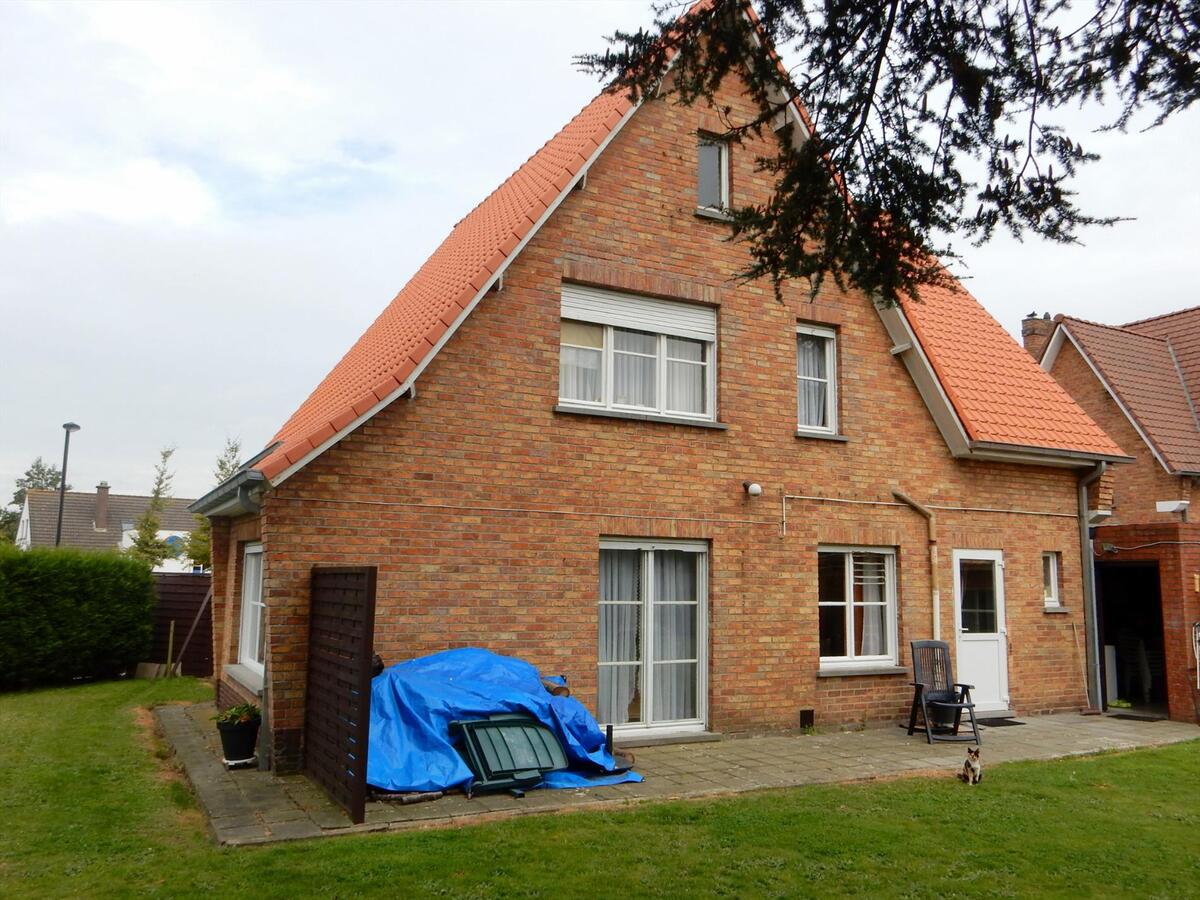 Woning met 4 slaapkamers en zonnige tuin 