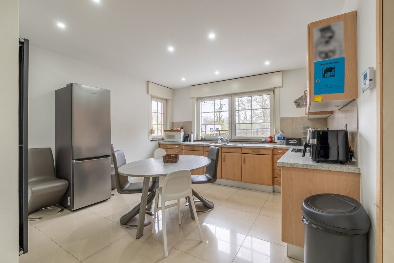 Ruime gerenoveerde woning in Niel-bij-As met 3 slaapkamers. 