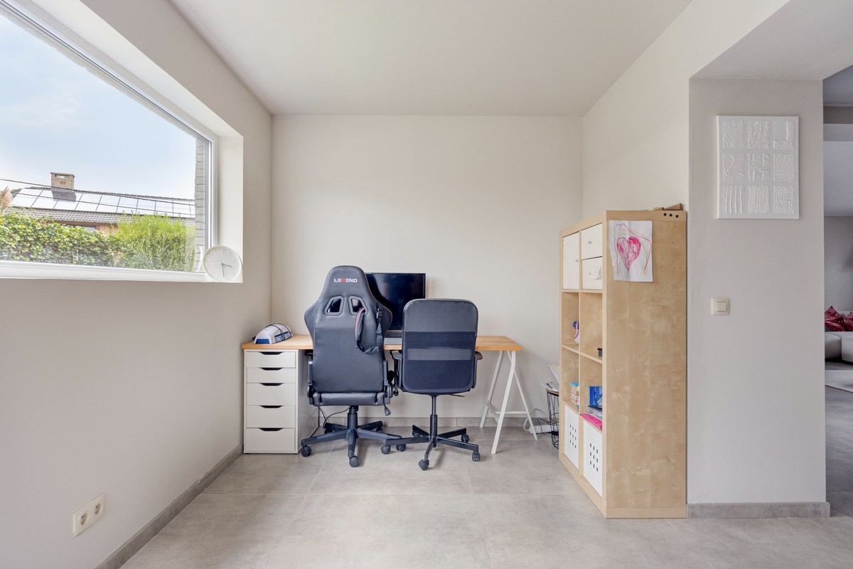 Halfopen bebouwing met 3 slaapkamers, tuin en garage 
