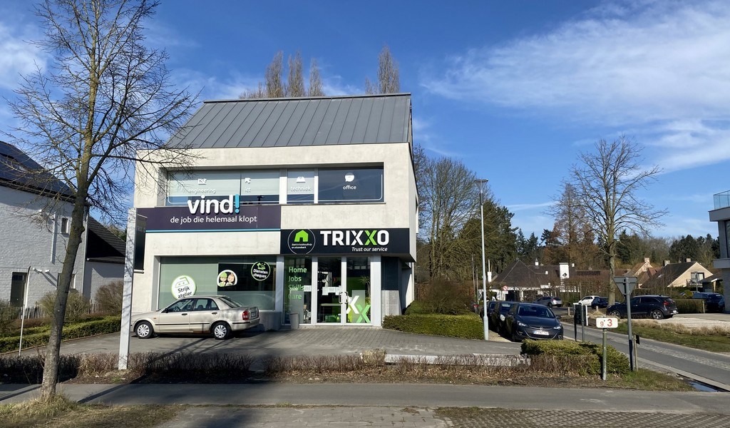 Commercieel gelegen handelspand te huur in Sint-Martens-Latem