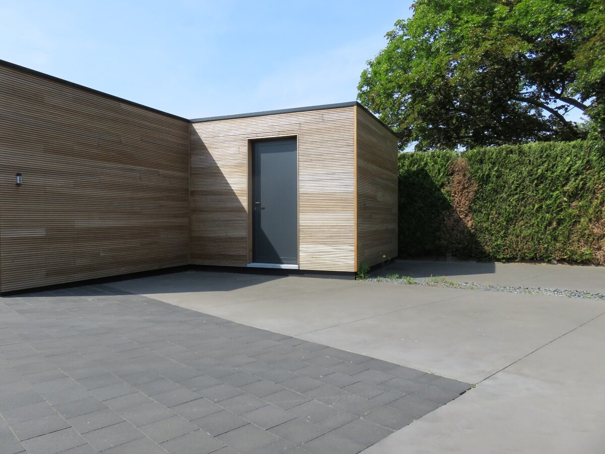 "Modern commercieel kantoor in Hasselt | Volledig gerenoveerd in 2018. 