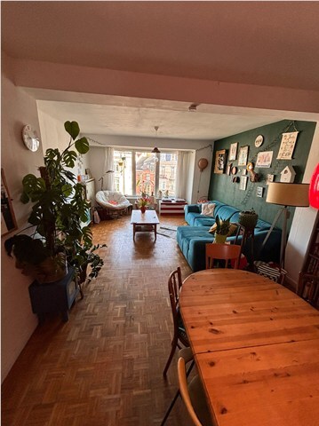 Ruim appartement (4°V) nabij St-Pieters-station 