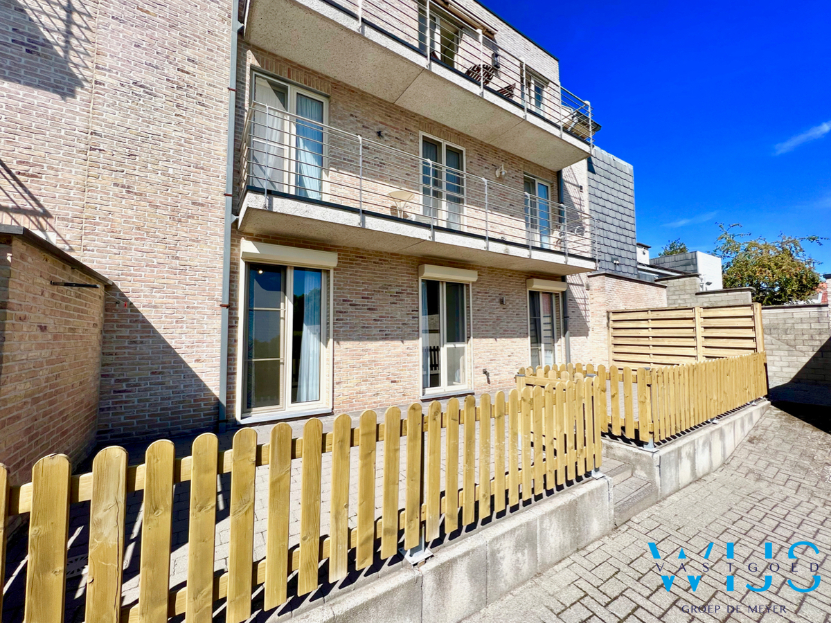 Gelijkvloersapp. met 3 slaapkamers &amp; garage in hartje Assenede ! 