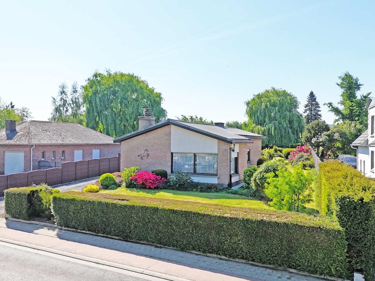 Goed onderhouden seventies bungalow op 19 are te Grimminge 