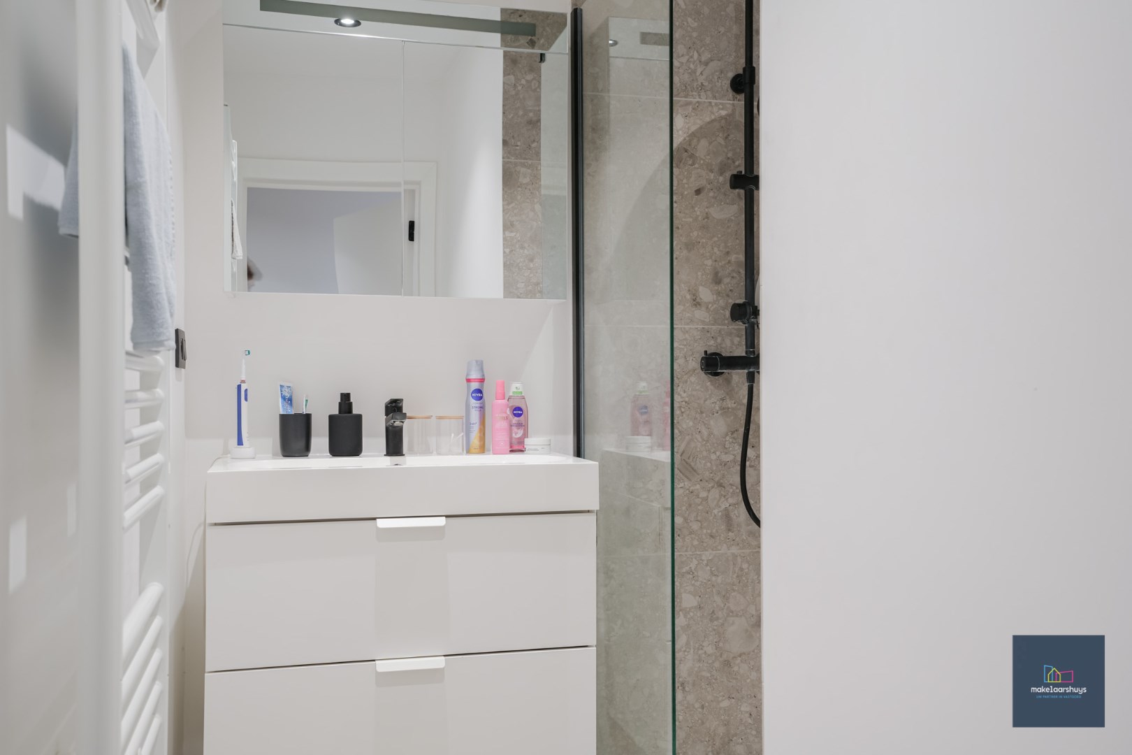 Instapklaar 2 slp. appartement met terras en grote gemeenschappelijke tuin. 