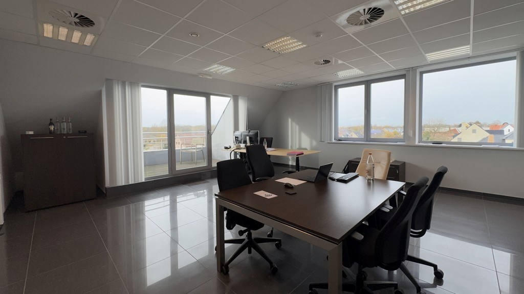 Ingedeelde kantoorruimte te huur in Aalter