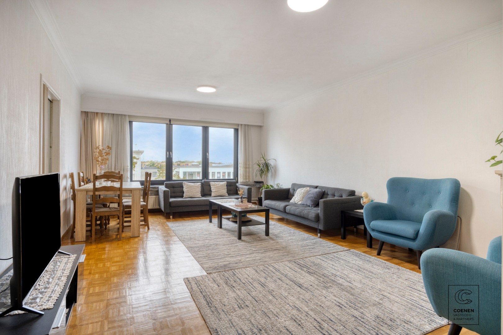 Ruim appartement van 104 m² met drie slaapkamers op centrale ligging te Merksem! 