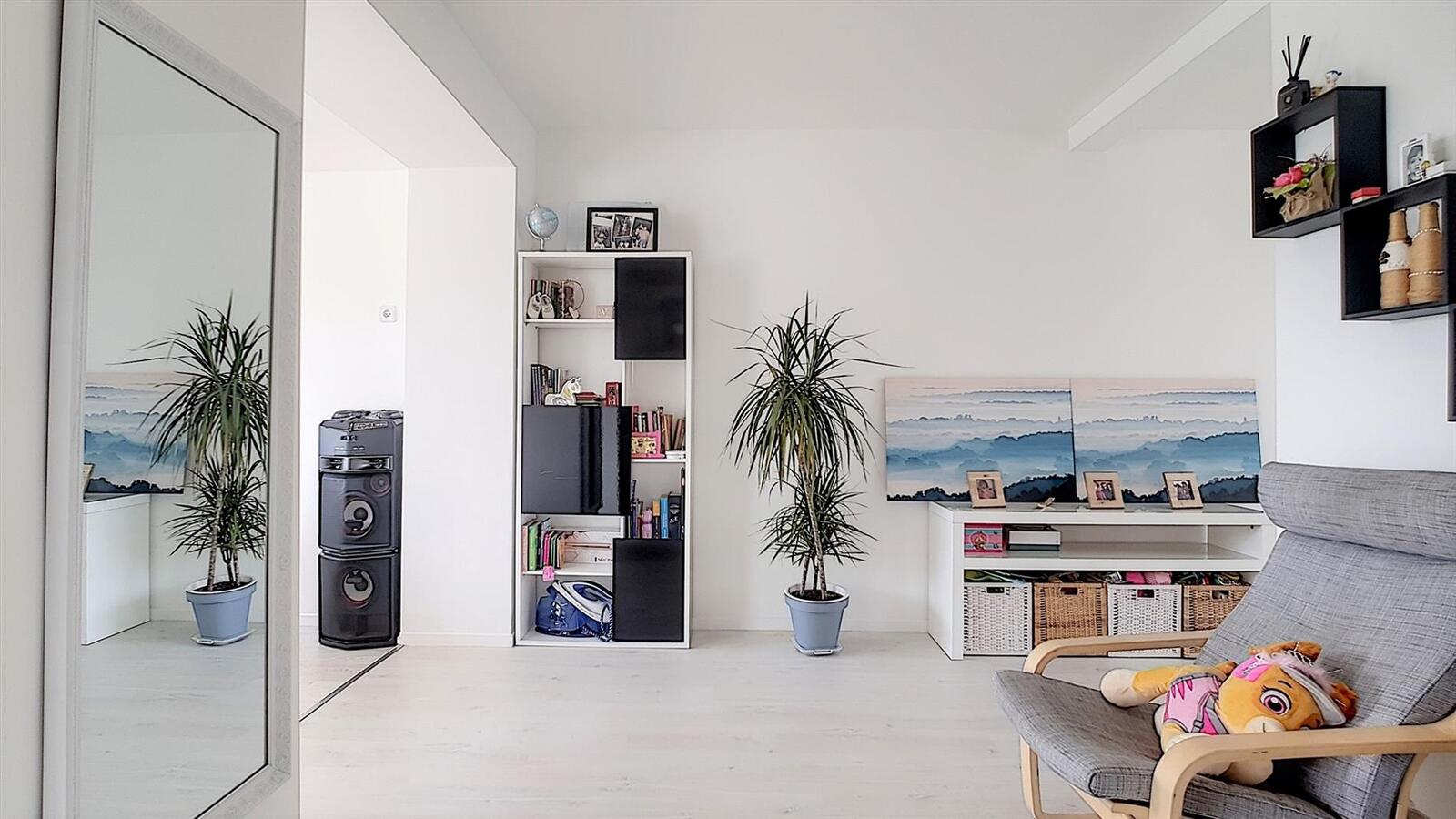 Gezinswoning met drie slaapkamers, terras en uitweg achteraan - Zwankendamme 