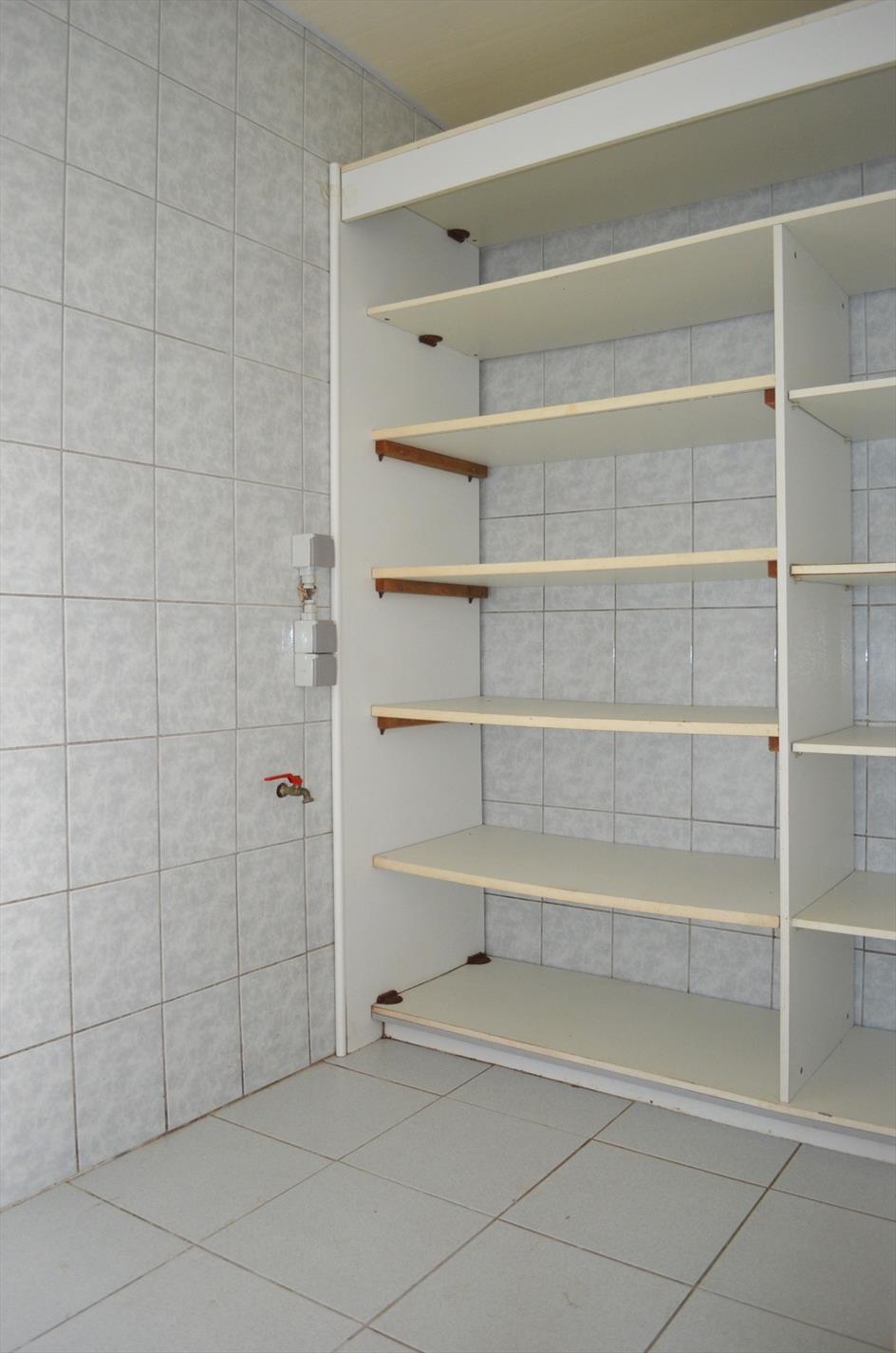 Te renoveren half open bebouwing gelegen te Bassevelde. 