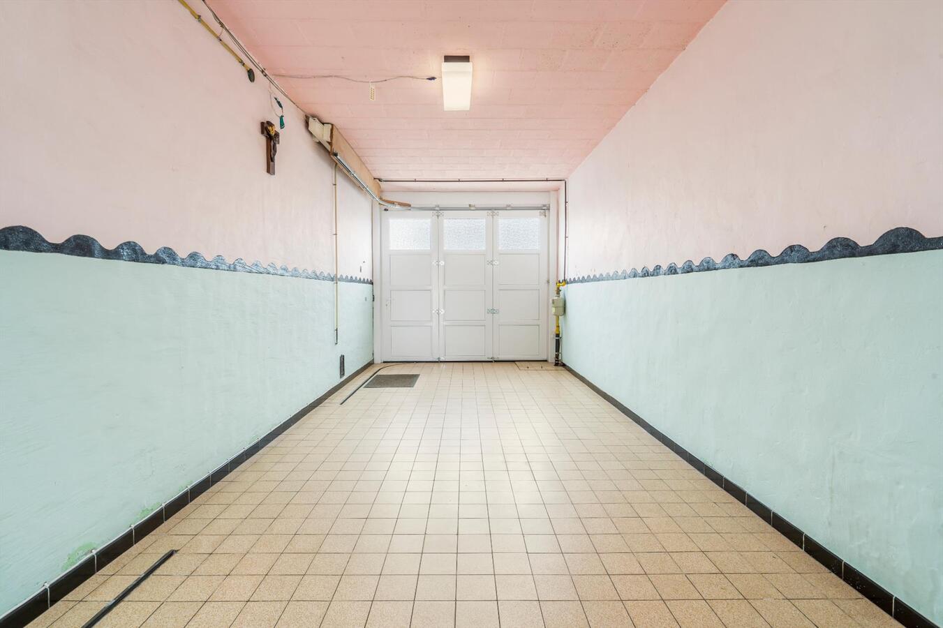 Gunstig gelegen, verrassend ruime rijwoning met grote tuin 