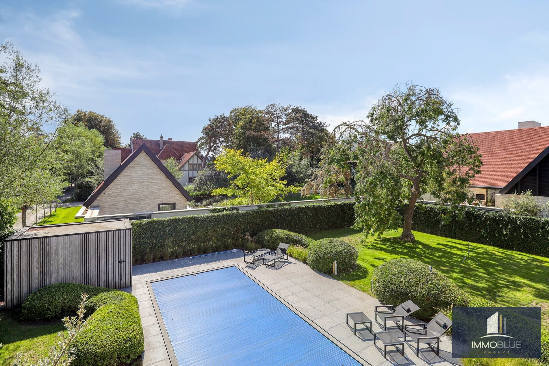 Luxueuze en stijlvolle villa in Engelse Cottage stijl met verwarmd zwembad gelegen in het Zoute. 