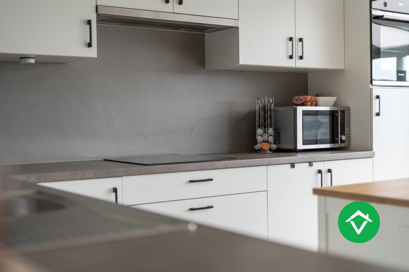 Instapklare, recente woning (2018) met 4 slaapkamers en garage in hartje Koekelare. 