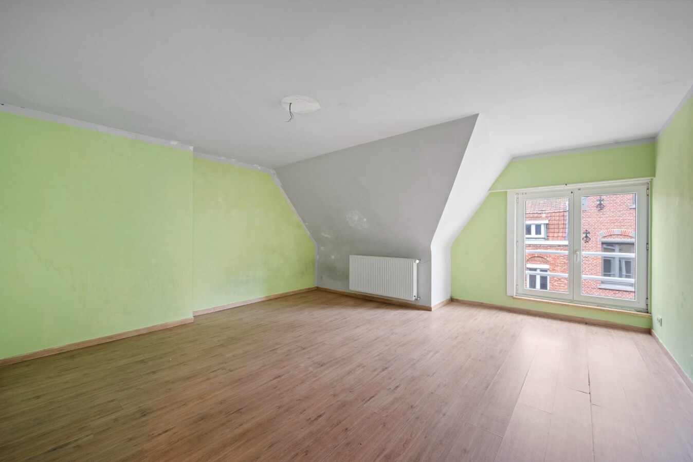 Uitstekend gelegen opbrengsteigendom op de Grote Markt van Diksmuide 