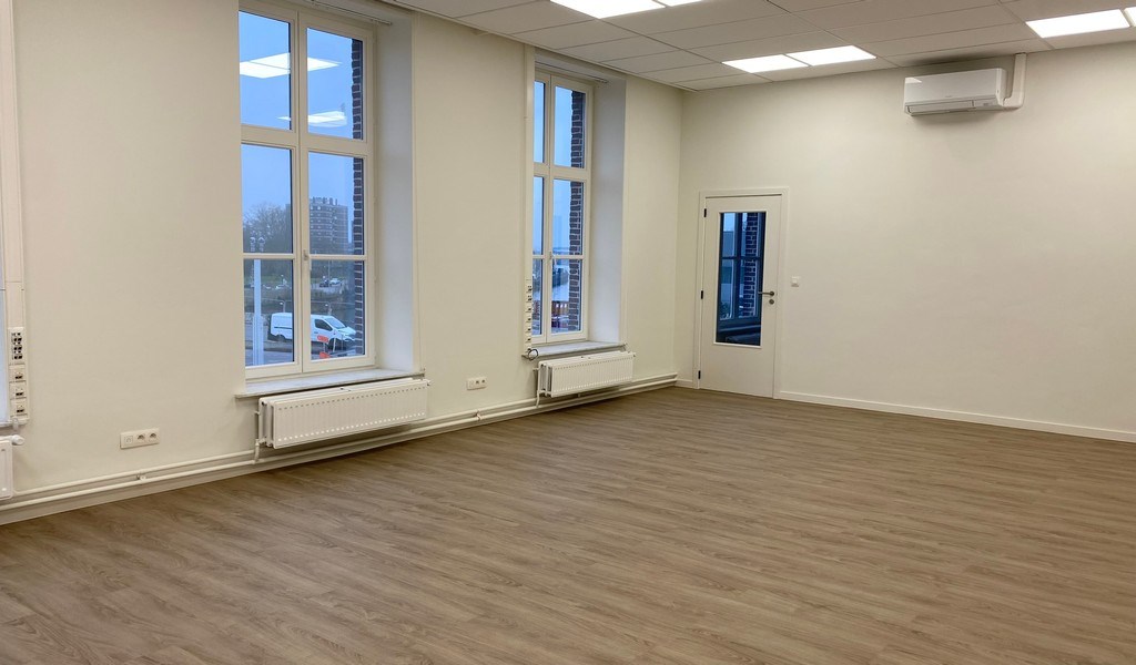 Kantoren met zicht op water in gerenoveerde kantoorvilla te huur in Gent