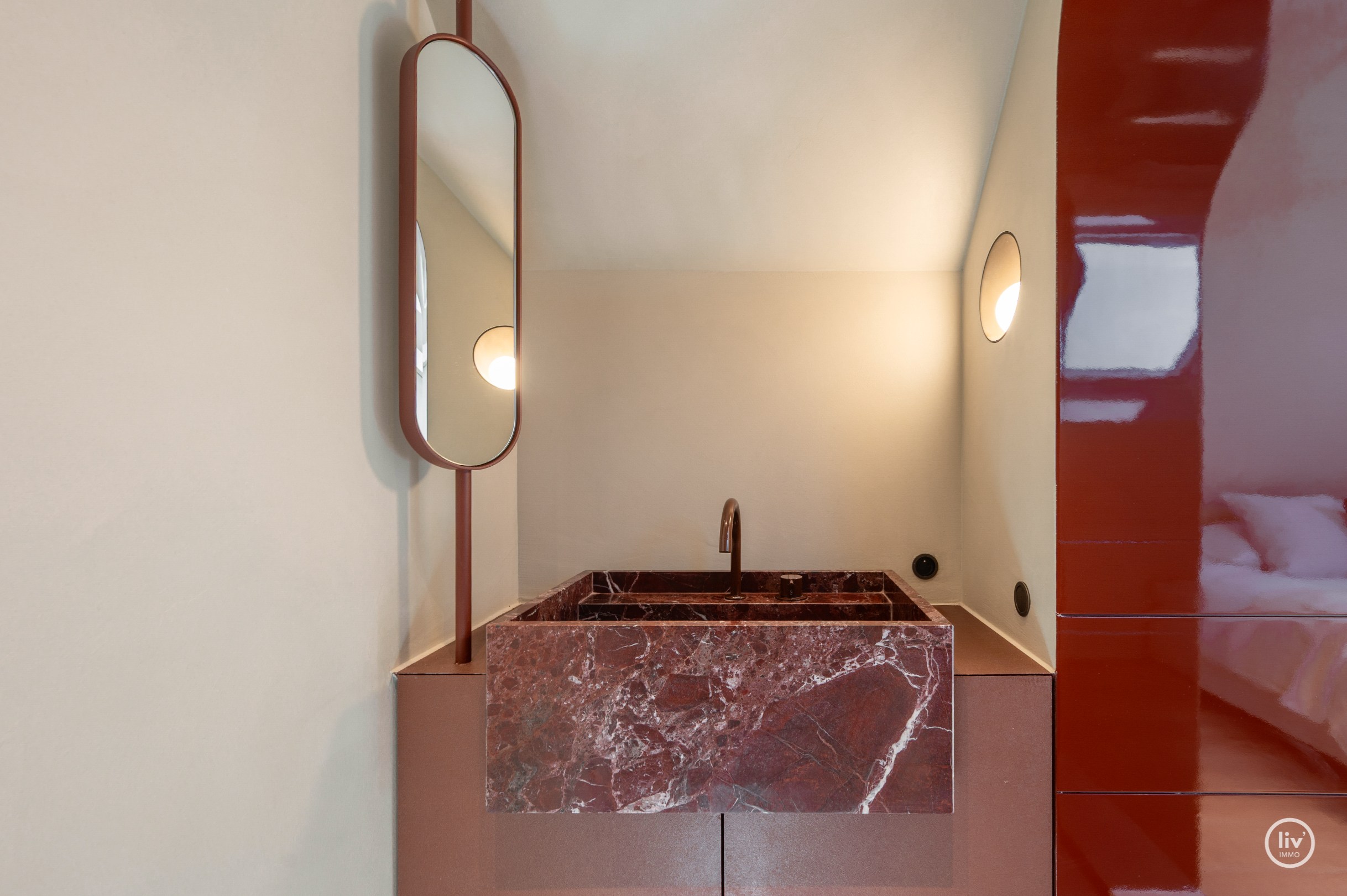 Luxe, comfort kortom een prachtig gerenoveerde woning in hartje Knokke. 