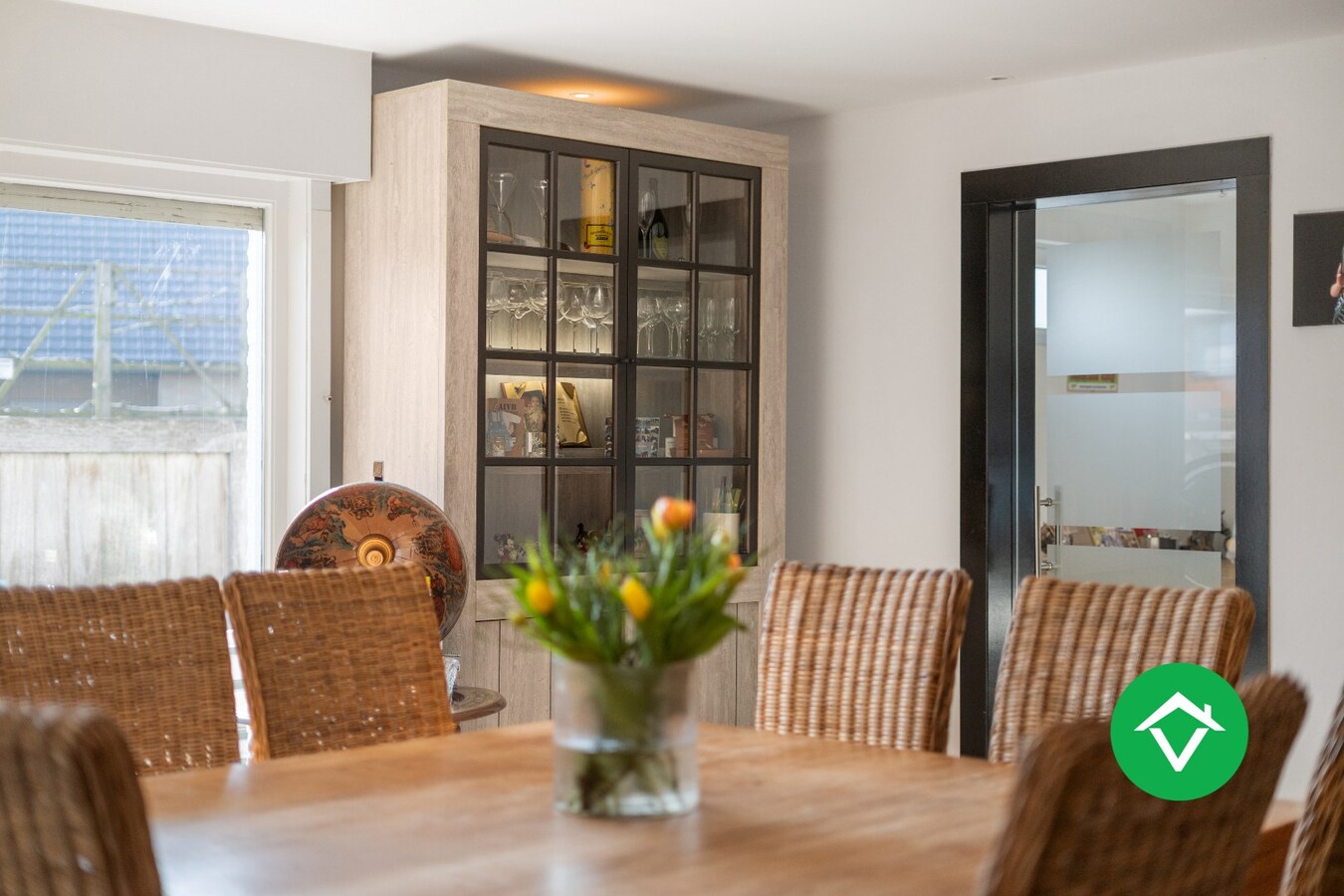 Functionele woning met drie slaapkamers, garage en ruime oprit te Ichtegem 