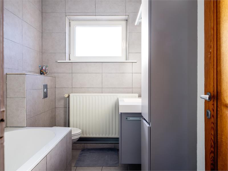 Instapklare, ruime half-open bebouwing in groene residentiële wijk te Evergem 