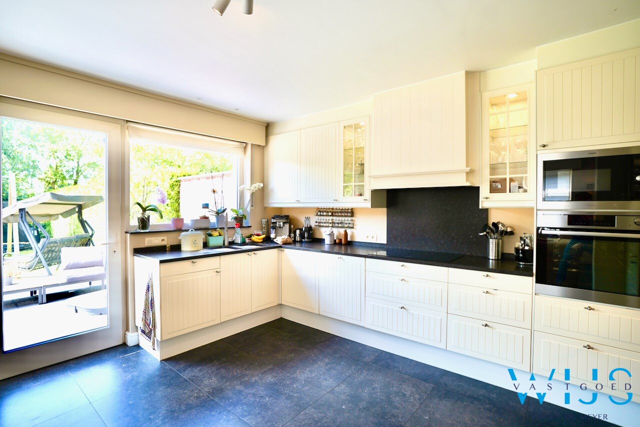 Prachtige recente woning in een zeer rustige wijk te Ertvelde ! 