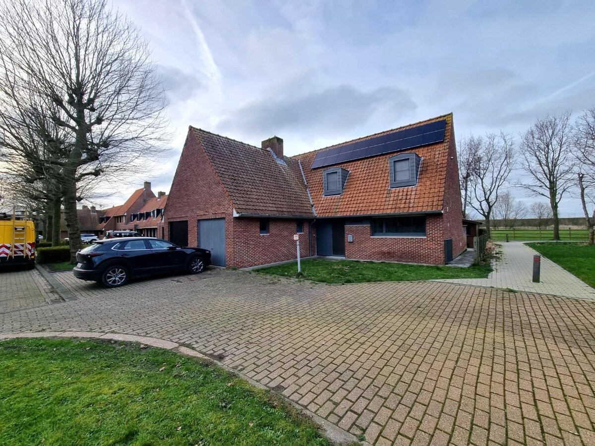 Zeer aangenaam gelegen halfopen woning te Dudzele 