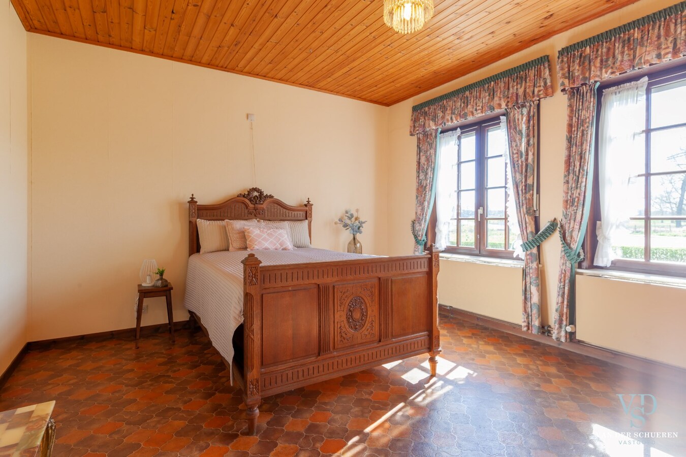 Exceptioneel landhuis met bijgebouw in groene omgeving 