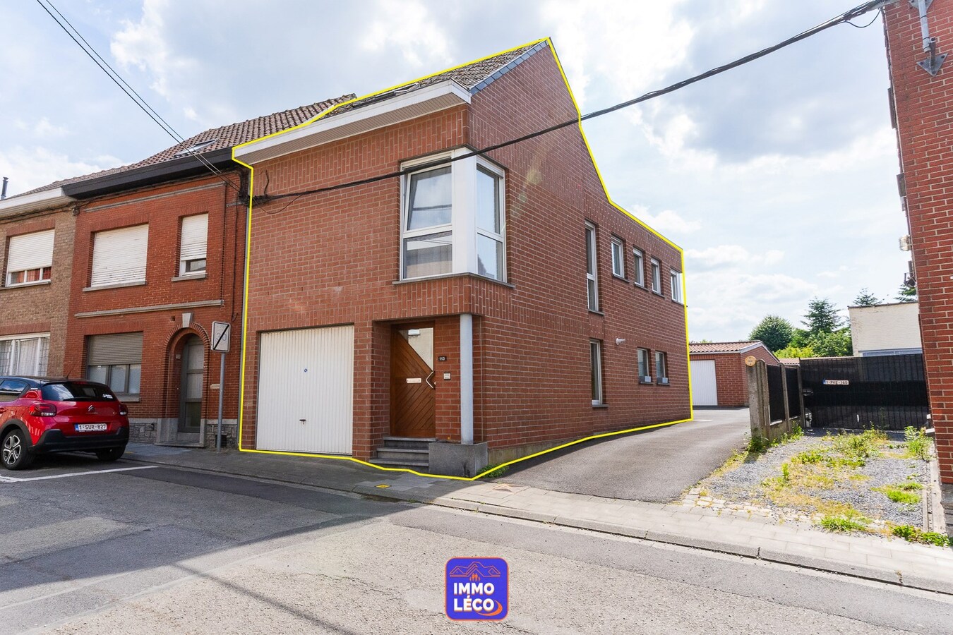 Appartement "Triplex" avec 3 garages, dans le centre du village de Luingne ! 