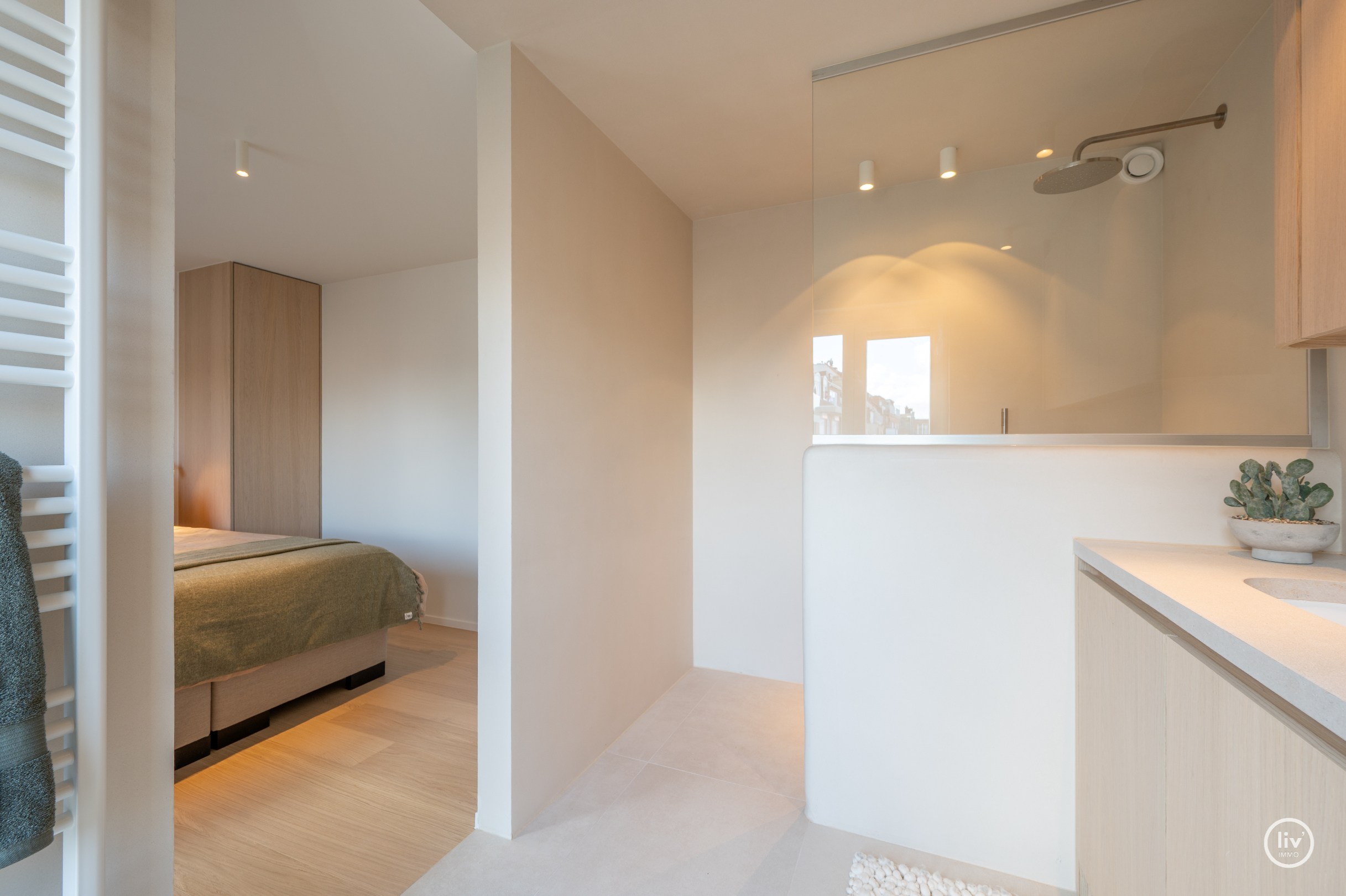 Appartement en duplex de luxe avec mezzanine, idéalement situé dans l'avenue Nellens à Knokke (avec possibilité d'acheter un box garage double intégré) 