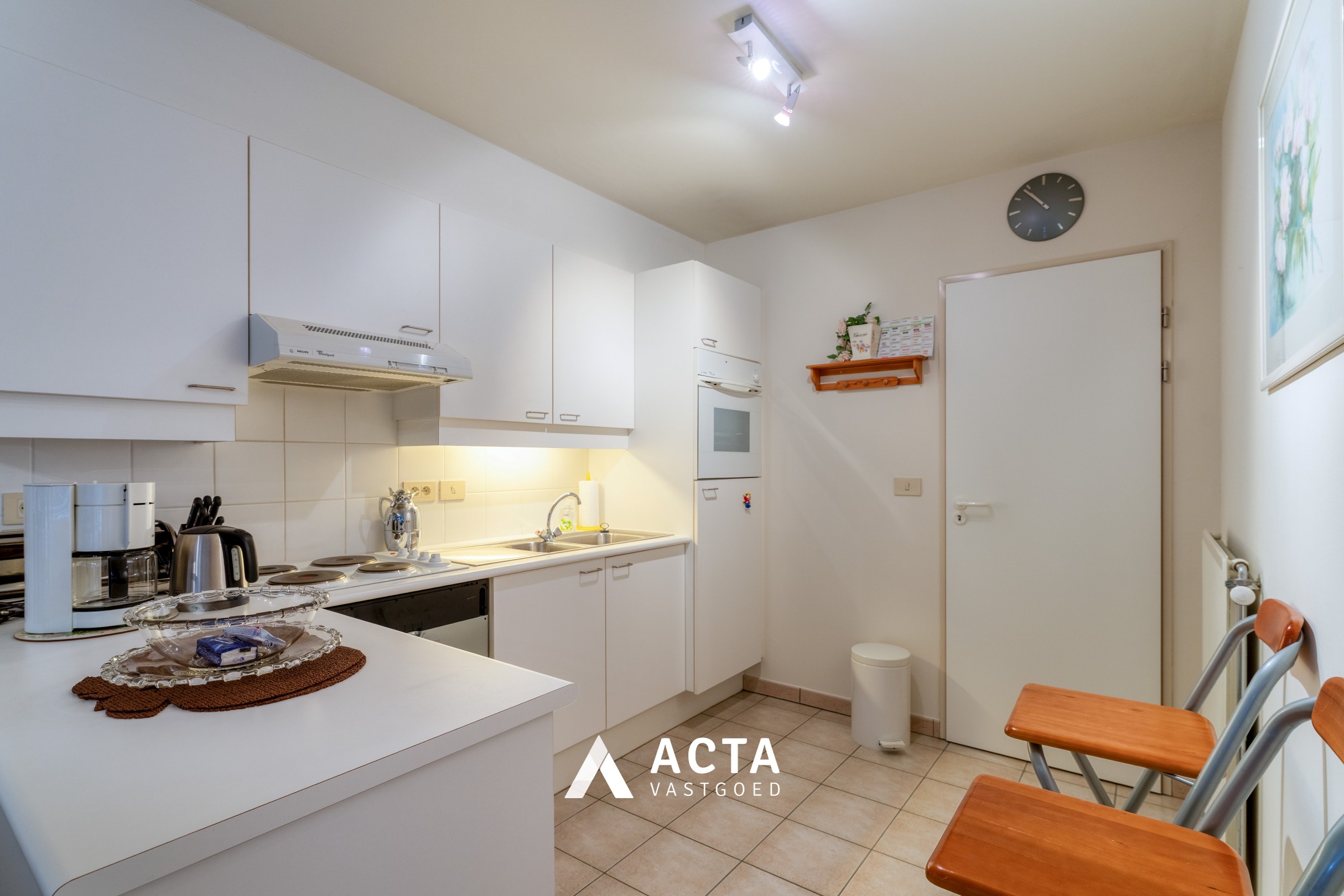 Ruim hoekappartement met twee slaapkamers in Mariakerke 