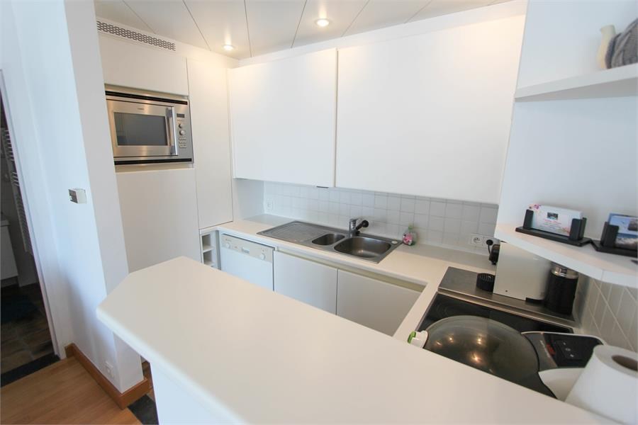 Centraal gelegen studio appartement voorzien van terras met zeezicht! 