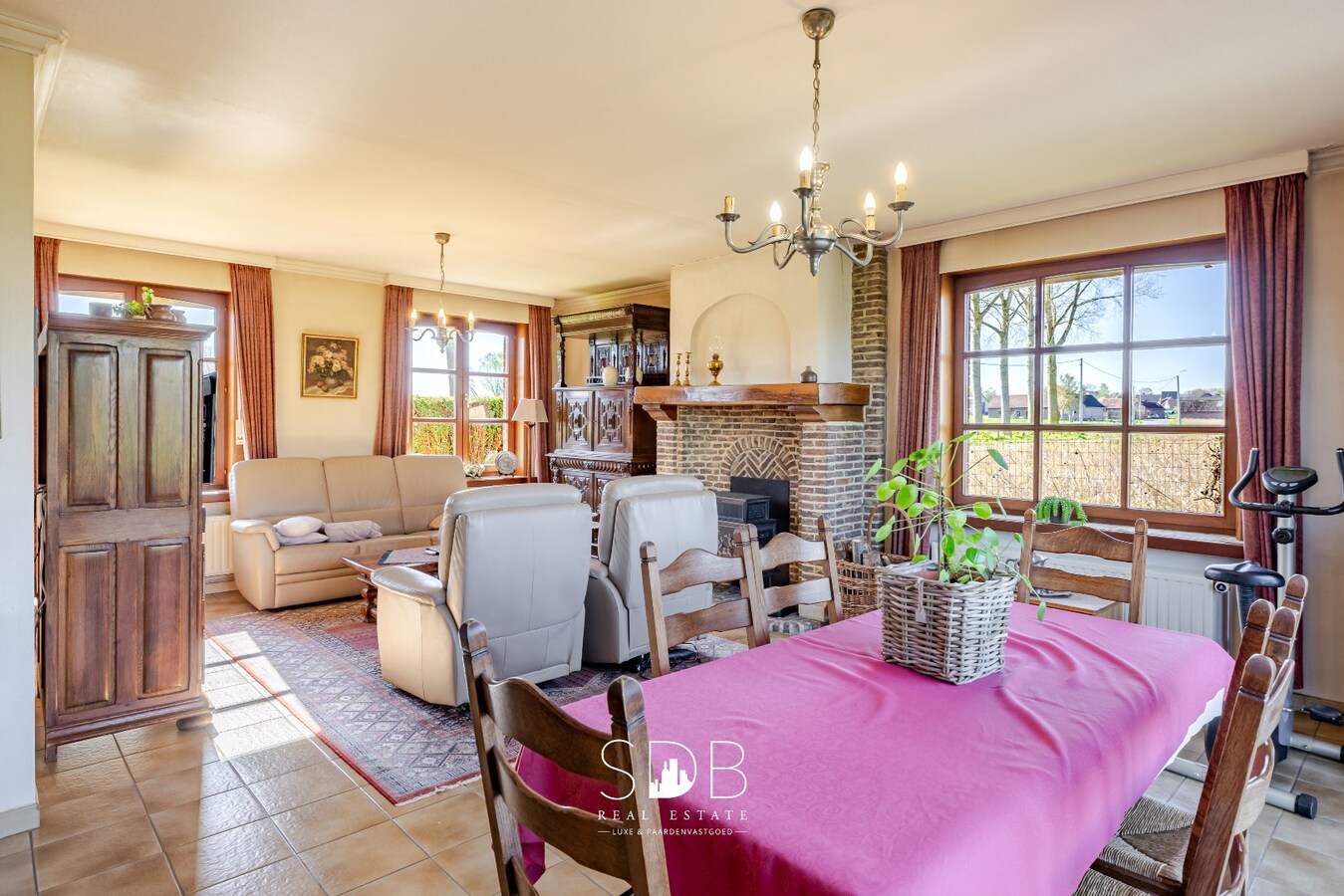 Boerderij met aanpalende graslanden op 12.970m² + mogelijkheid tot bijkopen graslanden +/-20ha 