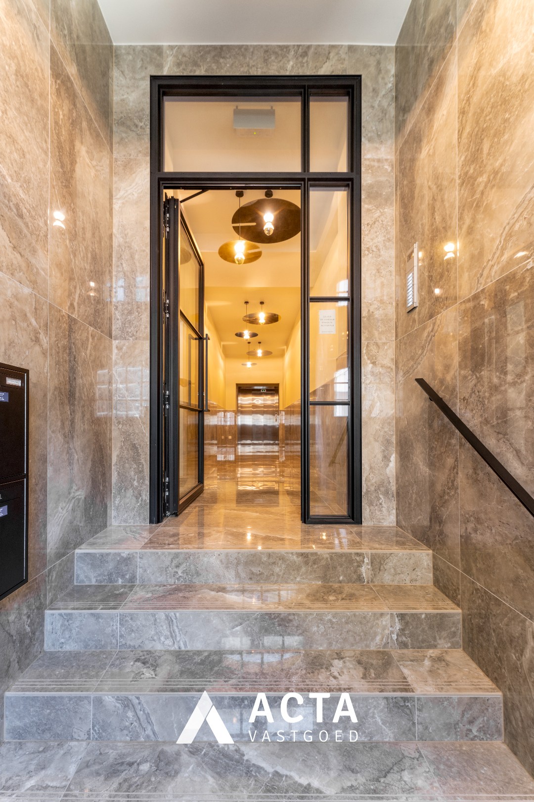 Luxueus gelijkvloersappartement met terras nabij Zeedijk van Mariakerke 
