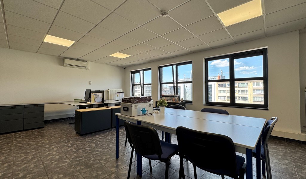 Instapklaar kantoor te huur aan N120 te Deurne