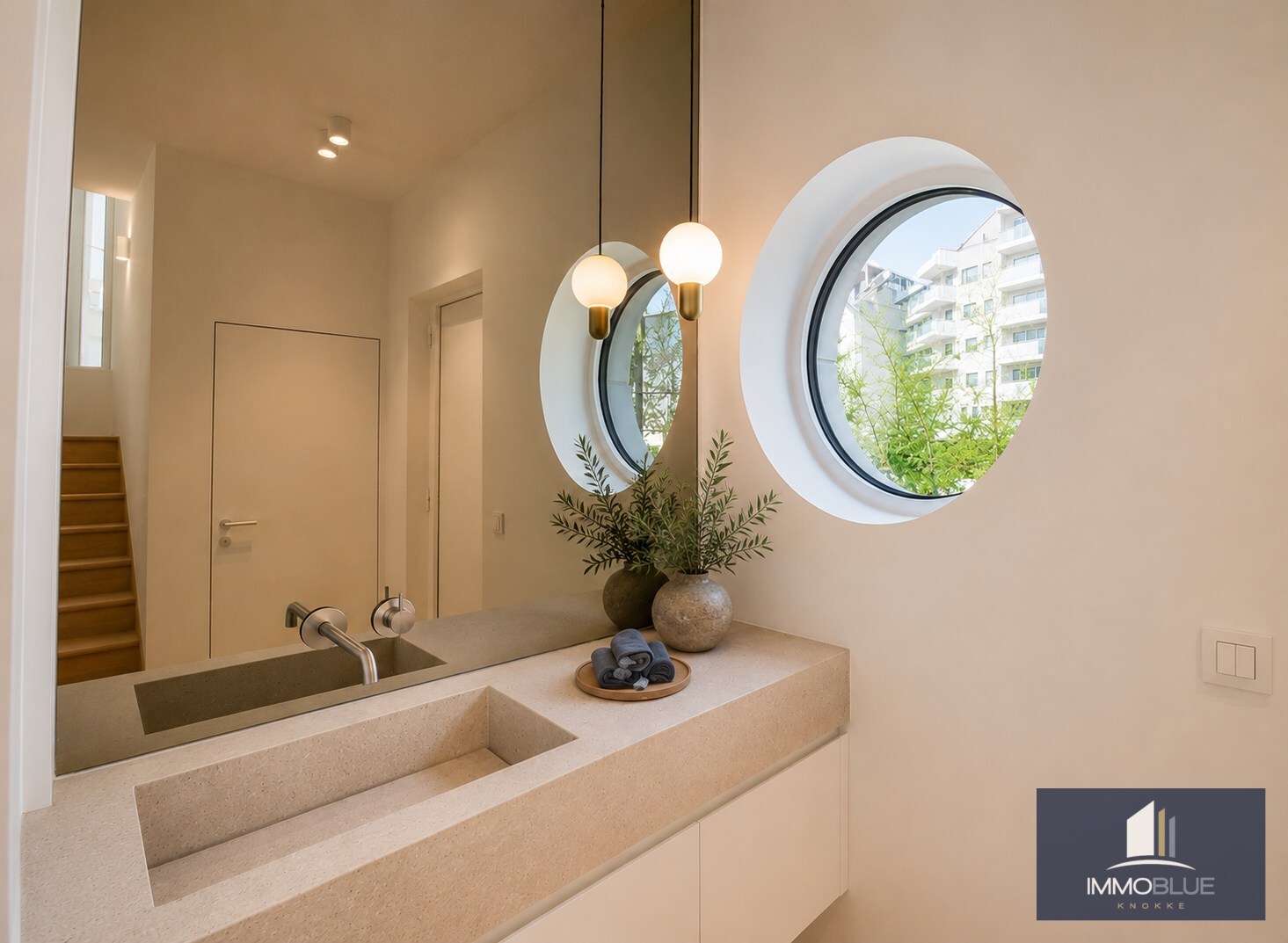 Offre exceptionnelle : Villa entièrement rénovée avec vue frontale sur la mer. 