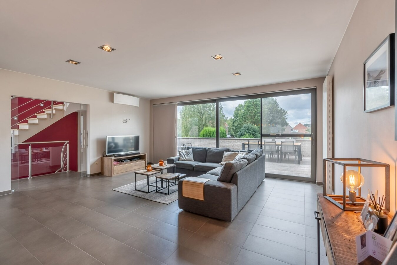 Luxe duplex appartement met 3 slaapkamers, bouwjaar 2008, 170m² bewoonbare oppervlakte. 