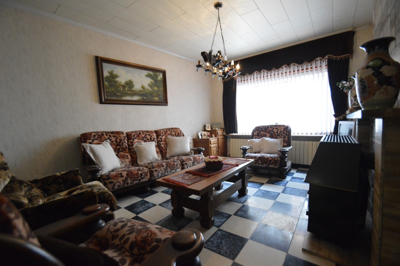 Te renoveren hoekwoning met garage - Heist 