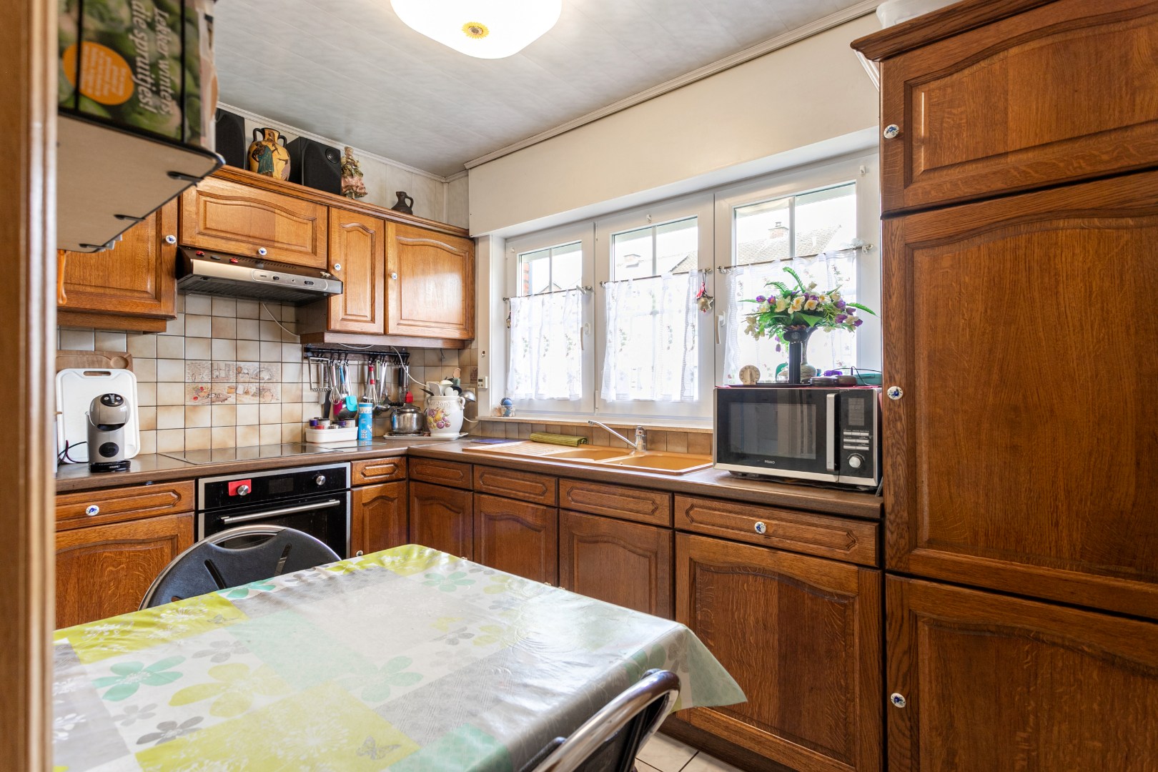 Solide woning te koop met 3 slpks, garage, veranda en tuin 