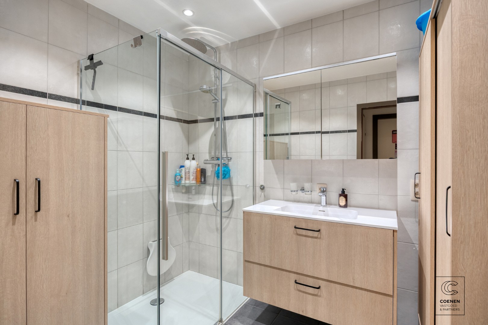 Ruim appartement met 3 slpk en schitterende tuin te Merksem! 