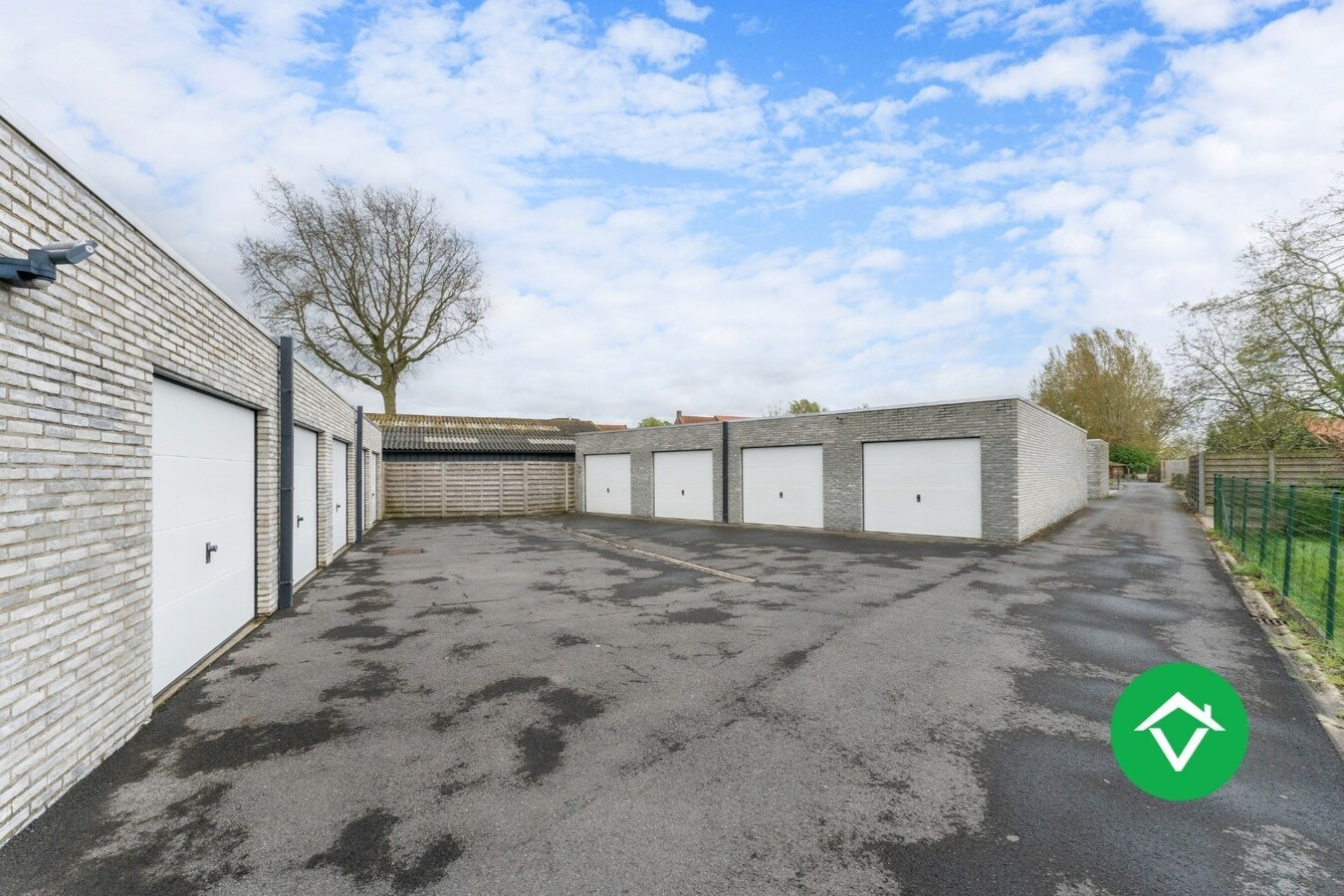 Instapklaar appartement met 2 slaapkamers en grote terrassen te Leke 