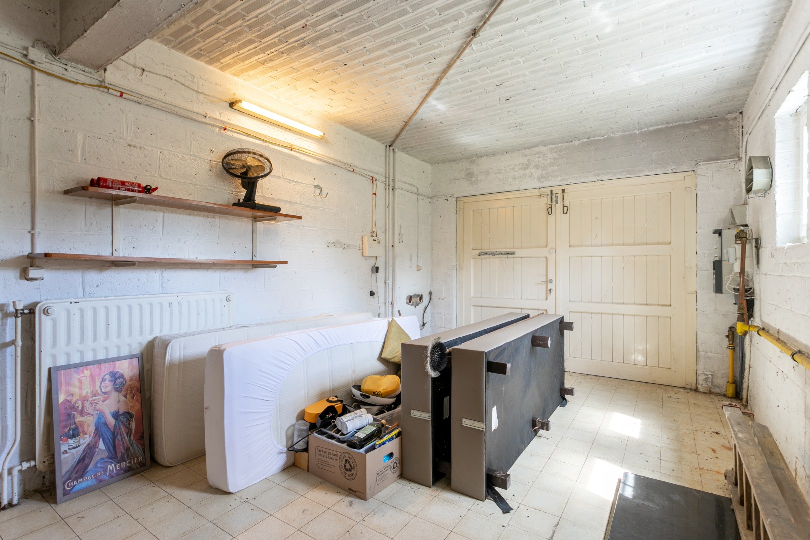 Ruime 4-gevelwoning met 4 slaapkamers, bureau, garage en tuin op 626 m² met bouwpotentieel in Halle 