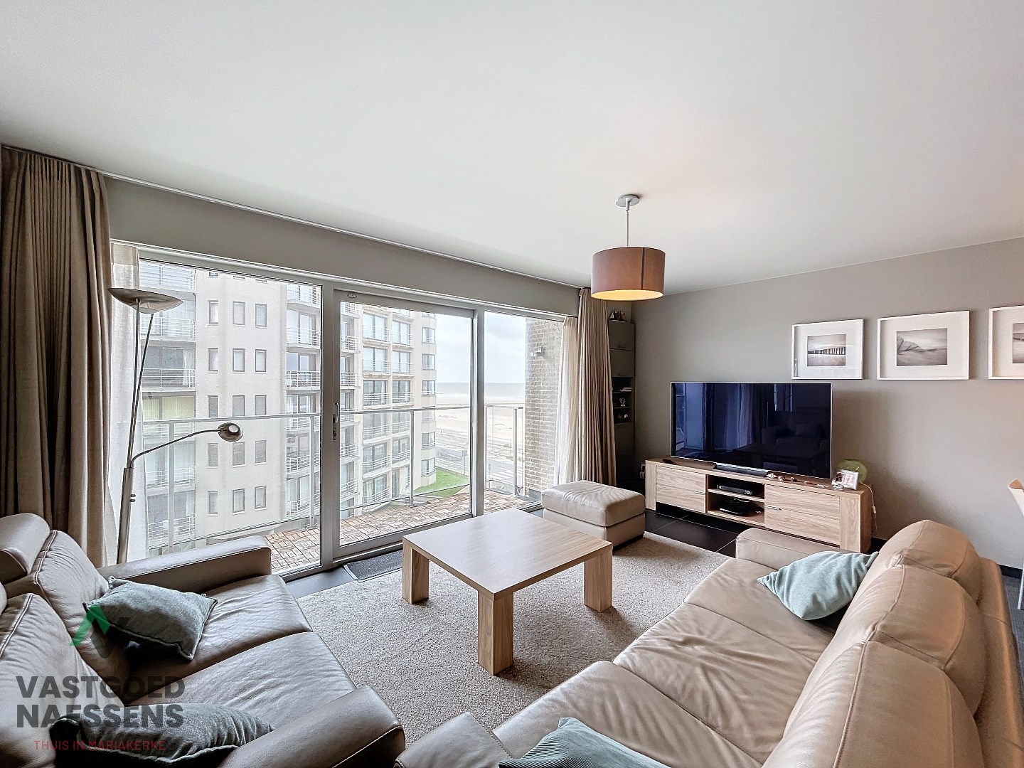 Appartement prêt à emménager avec 2 chambres et vue latérale sur la mer. 