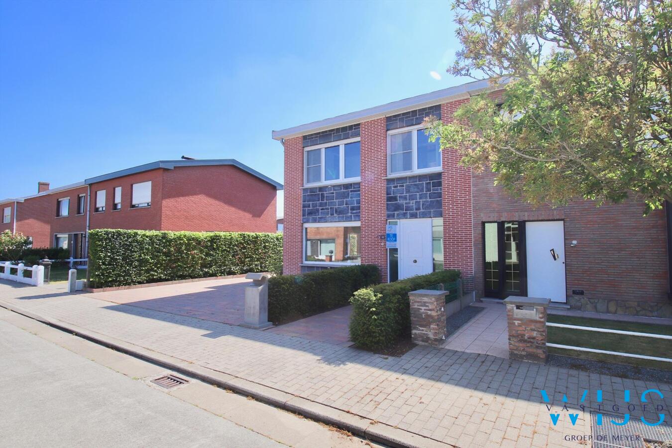 Gerenoveerd (2017) en gezellig woonhuis in hartje Ertvelde. 