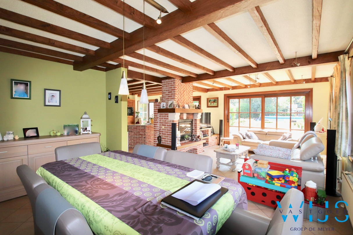 Instapklaar woonhuis met 4 slaapkamers op 936m² te Zelzate! 