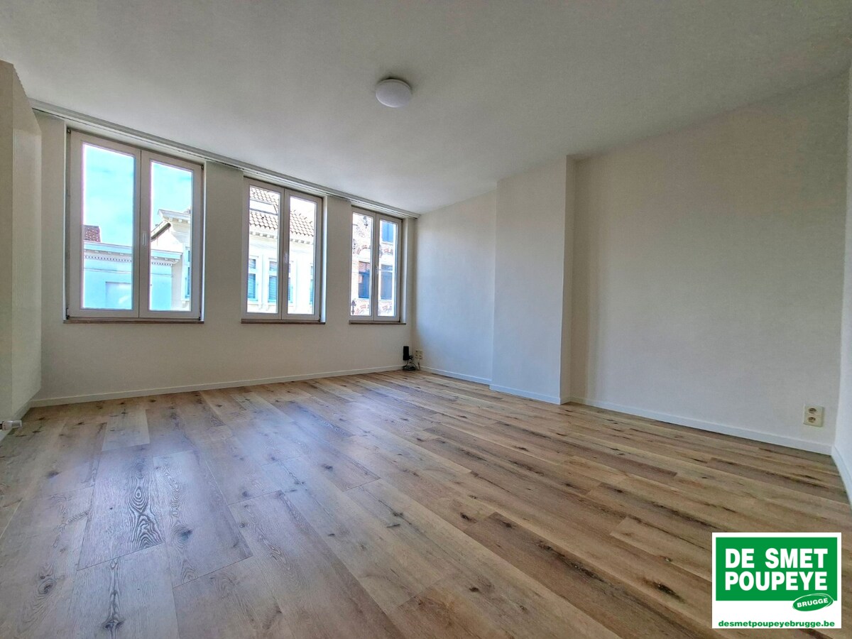 Ruim triplex appartement met 2 terrassen 
