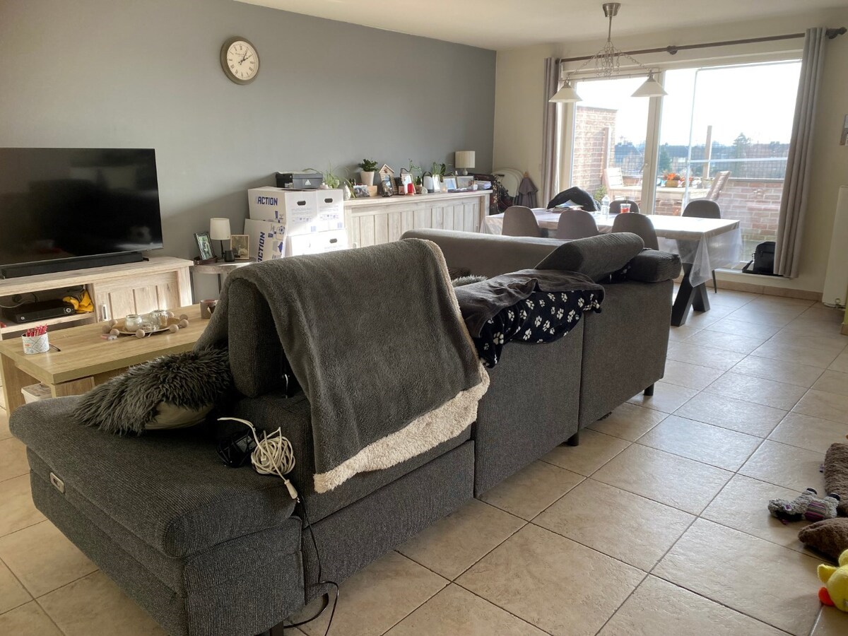 Ruim 1 slpk appartement met garage 