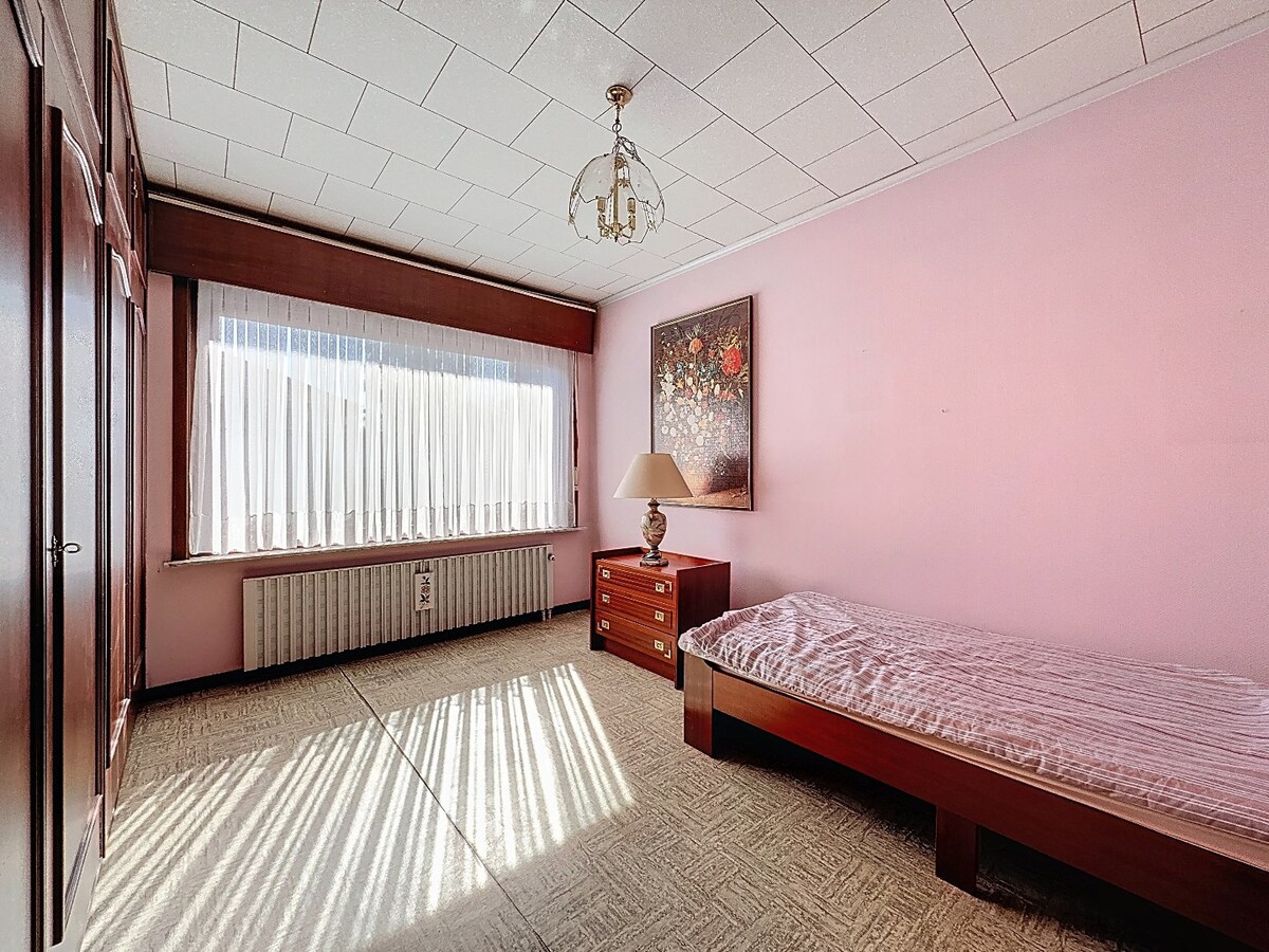 Goed onderhouden seventies bungalow op 19 are te Grimminge 