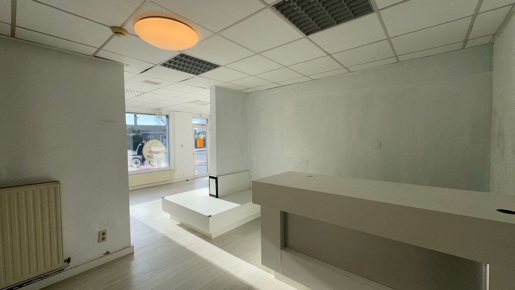 Commercieel gelegen handelspand te koop in Deinze (Astene)