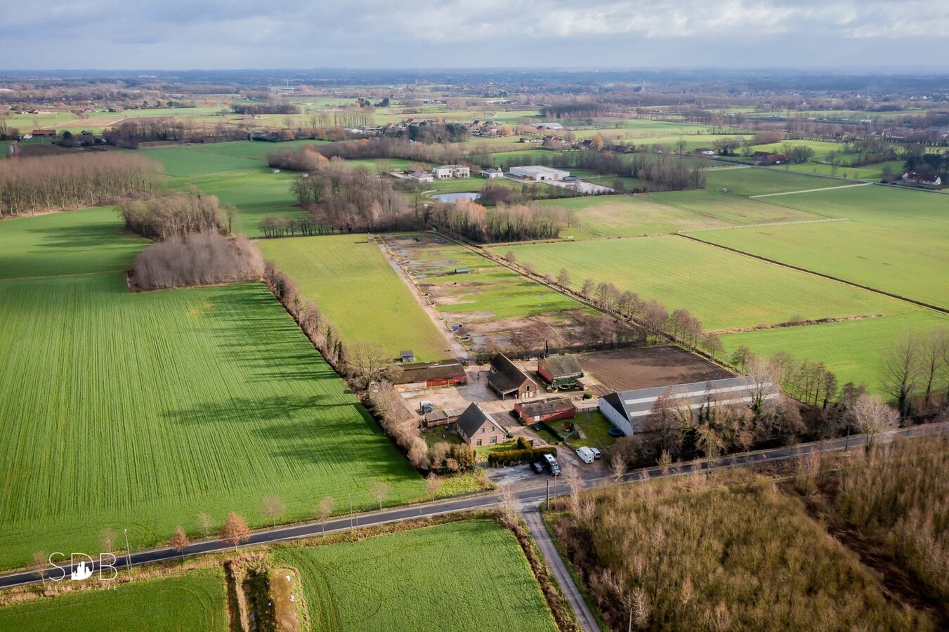 Landelijke woning met paardenaccommodatie en graslanden op 3ha 71a 90ca 