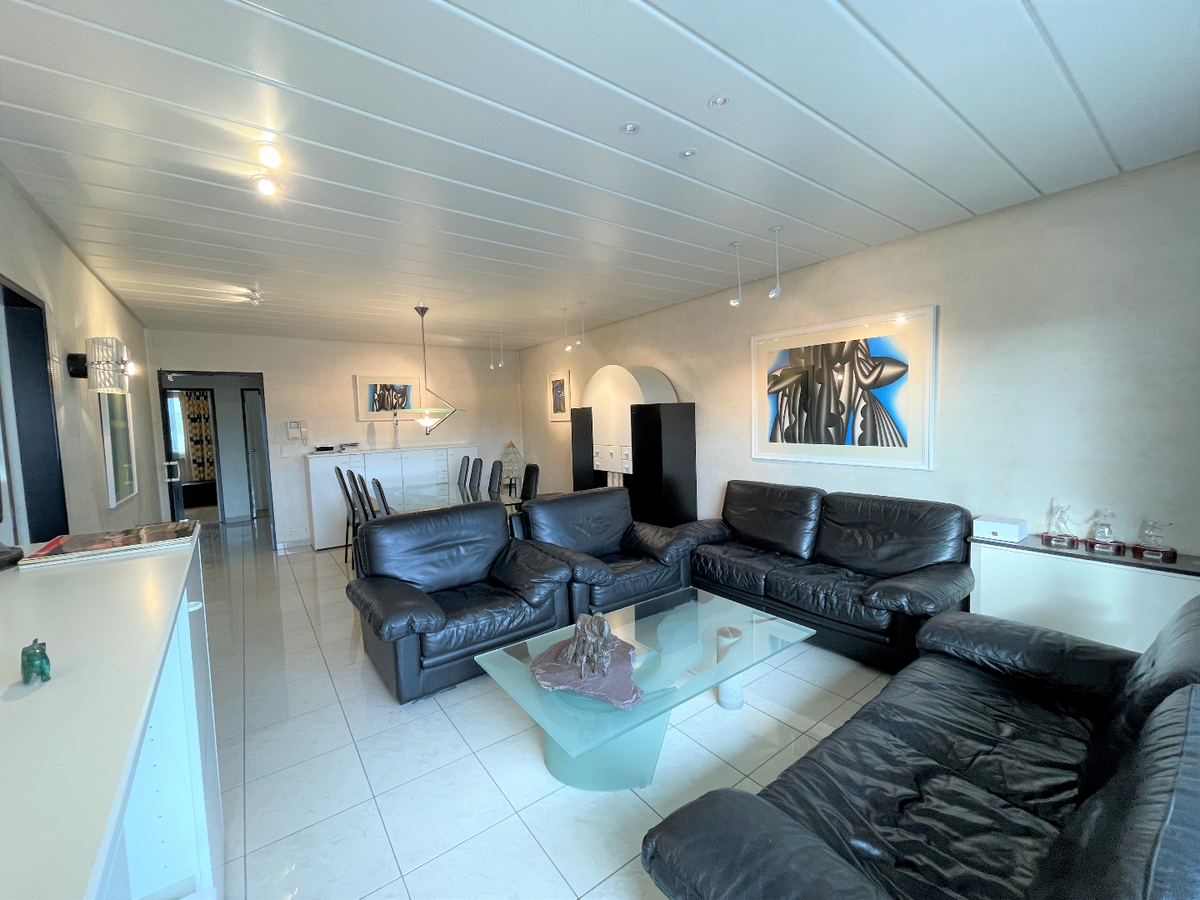 Ruim appartement met twee slaapkamers en garage te centrum Roeselare 