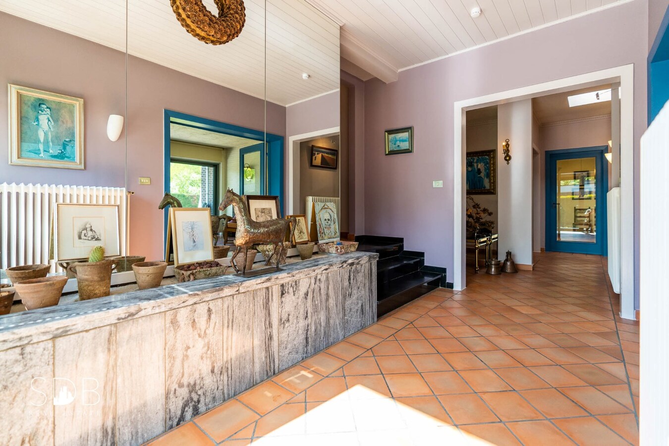 Vrijstaande gezinswoning in bungalowstijl met grasland op circa 1ha. 